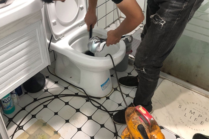 下城马桶经常堵塞竟是因为它们,别因方便惹来大麻烦